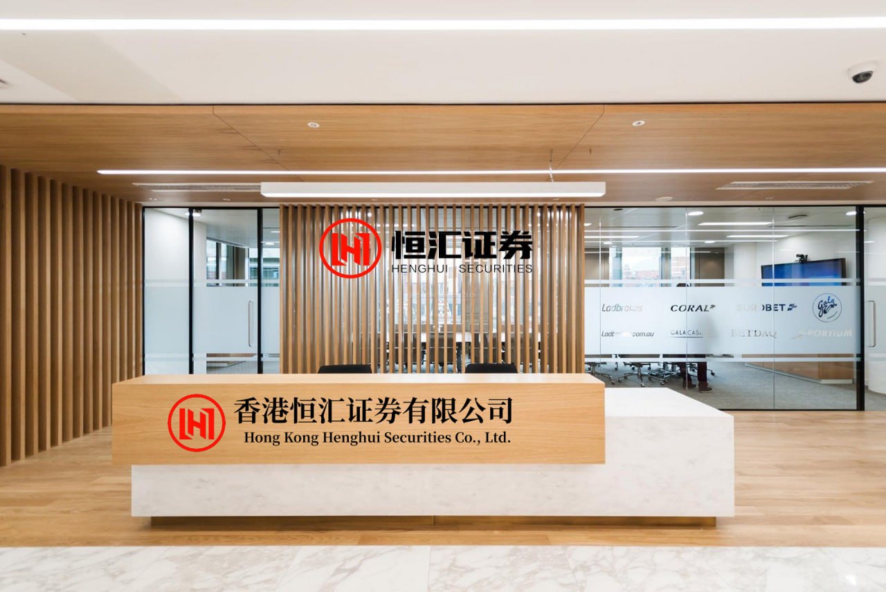 万德策略 东航一架A350在虹桥机场与廊桥发生碰擦